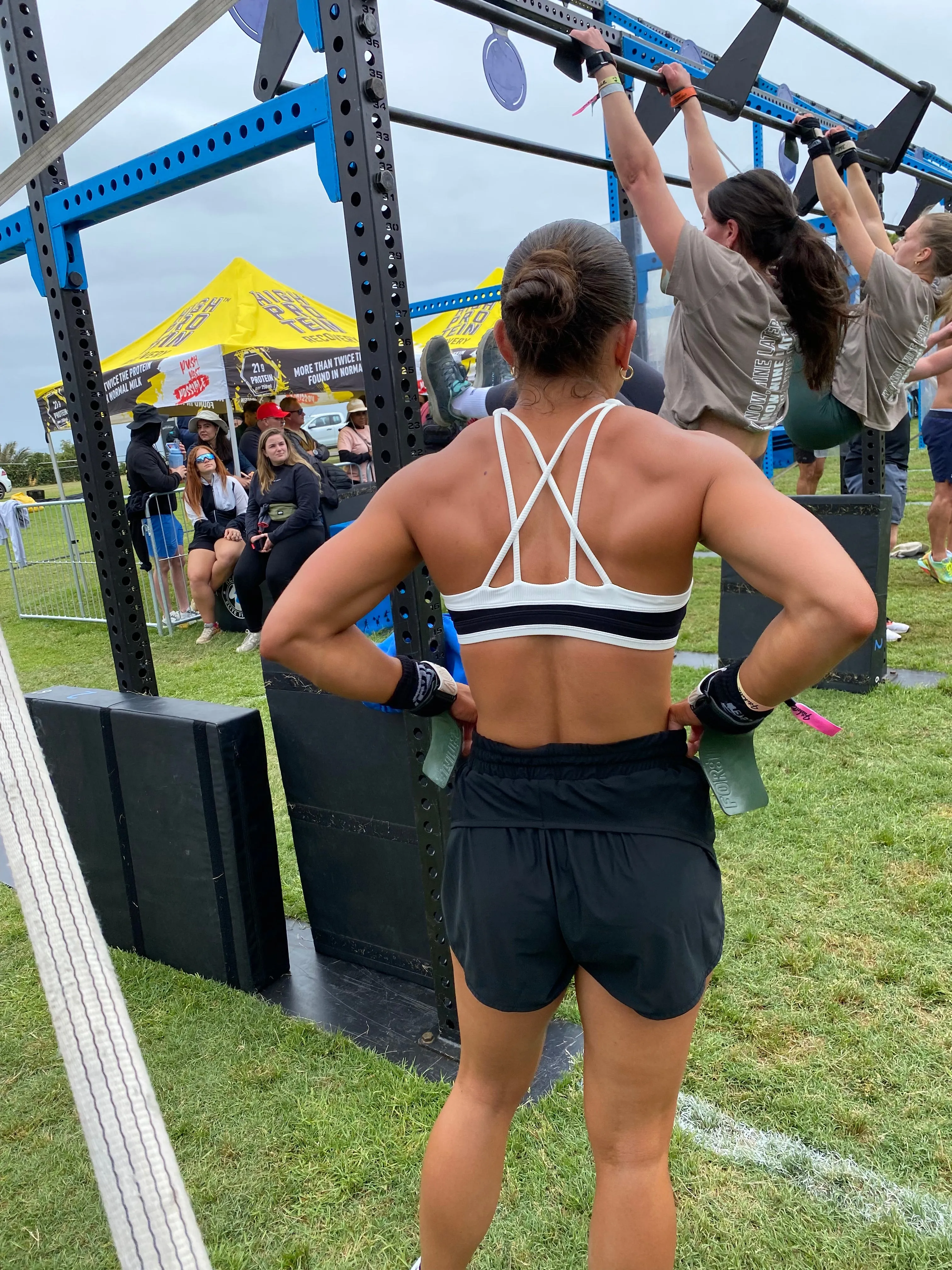 Contrast sports bra in Black and white