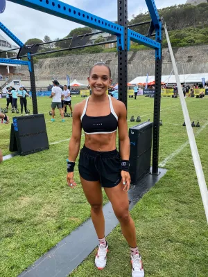 Contrast sports bra in Black and white