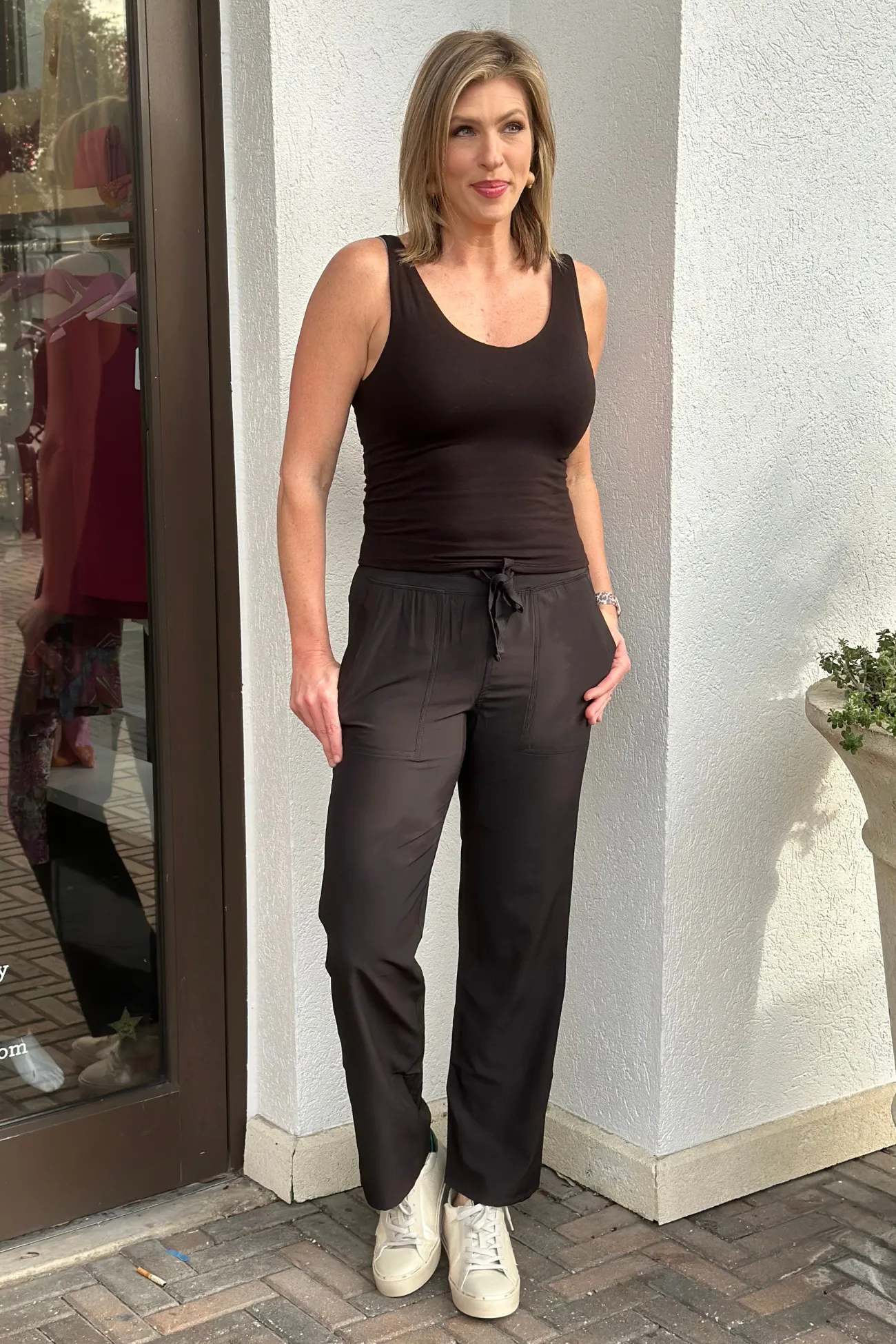 Dancing In Oxford Mid Rise Pants-Black