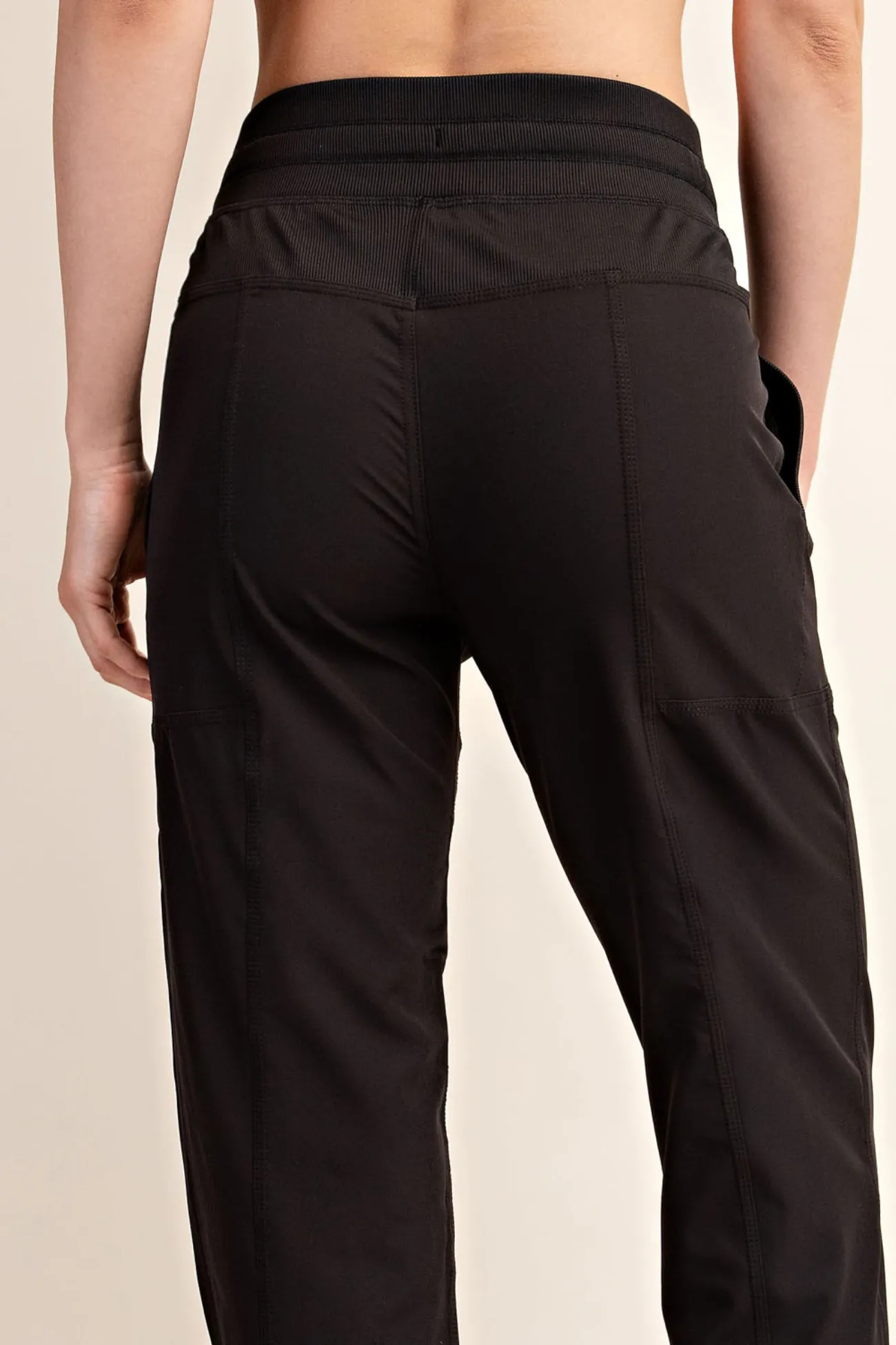 Dancing In Oxford Mid Rise Pants-Black