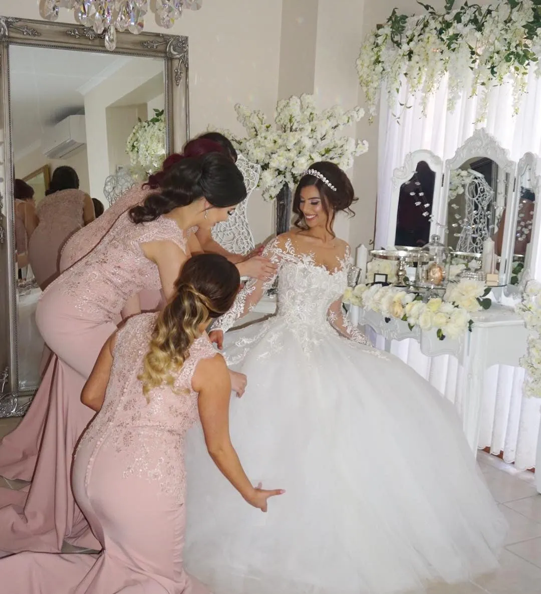 Elegant Lace Mermaid Long Bridesmaid Dress