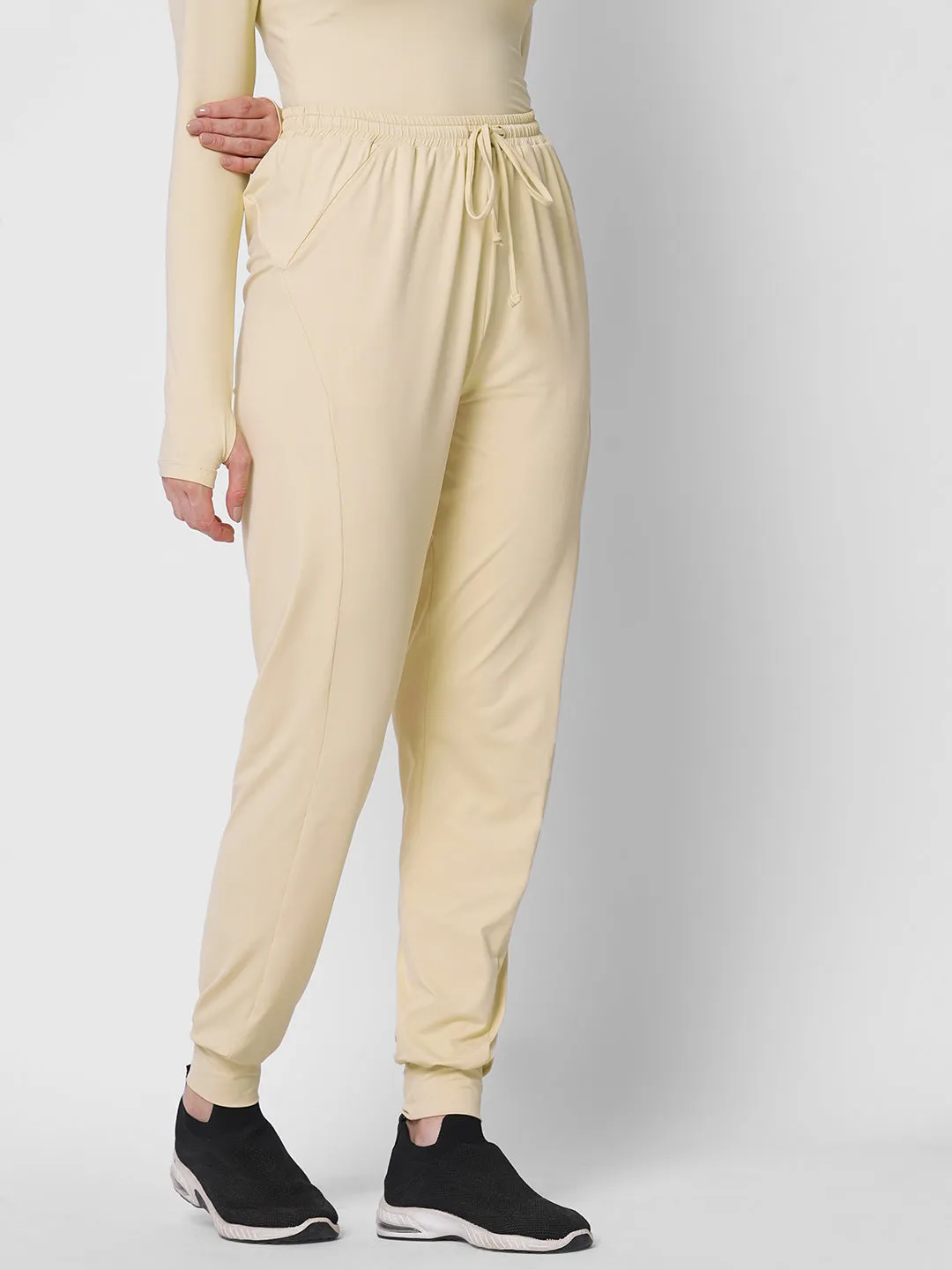Fitkin women cream high waist jogger with side pockets