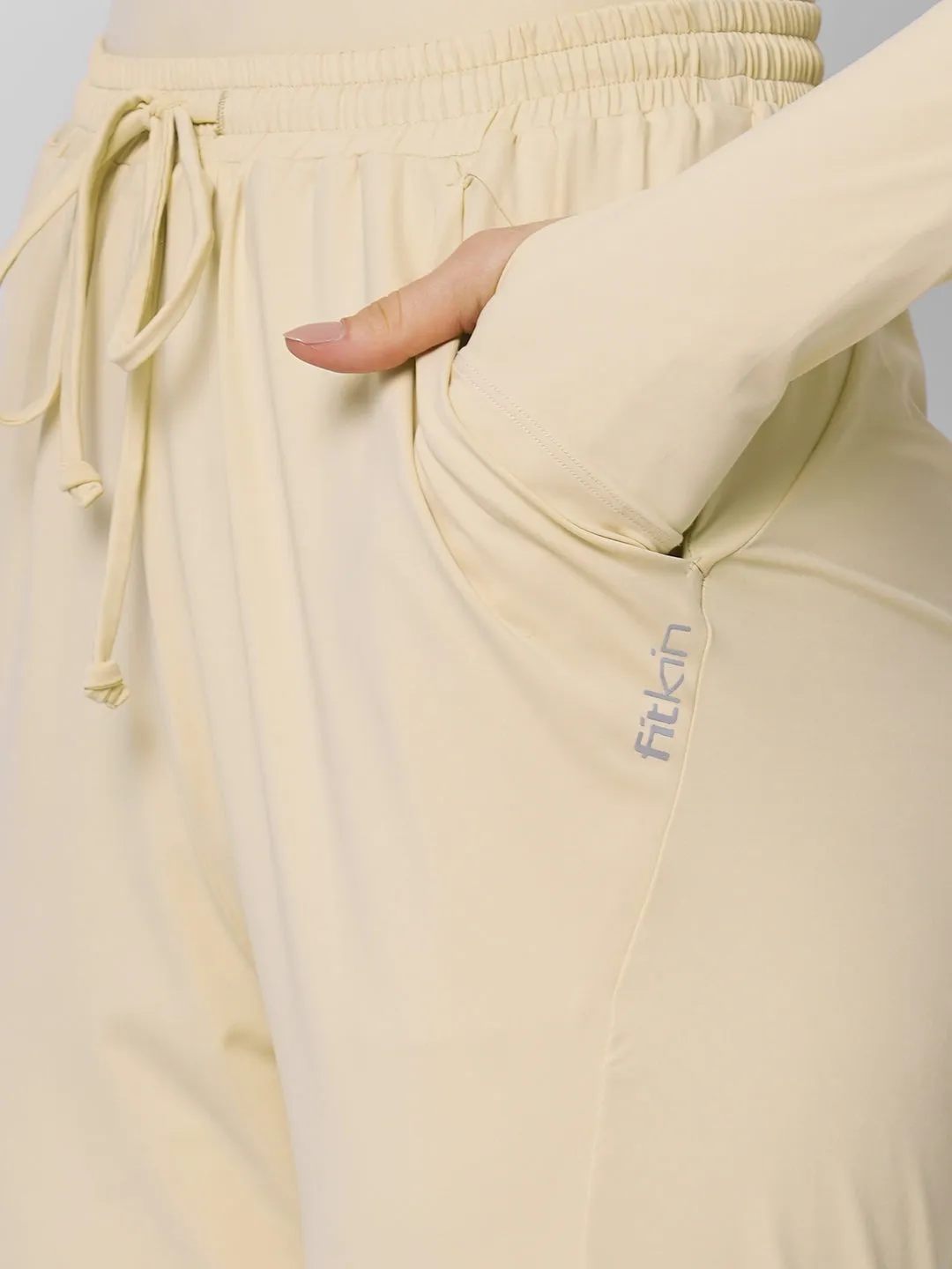 Fitkin women cream high waist jogger with side pockets