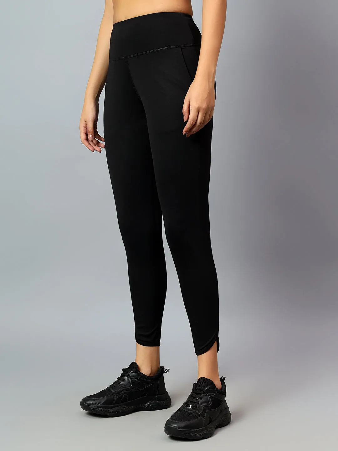 Fitkin Women's Black Dolphin Hem Relaxed Fit Jogger