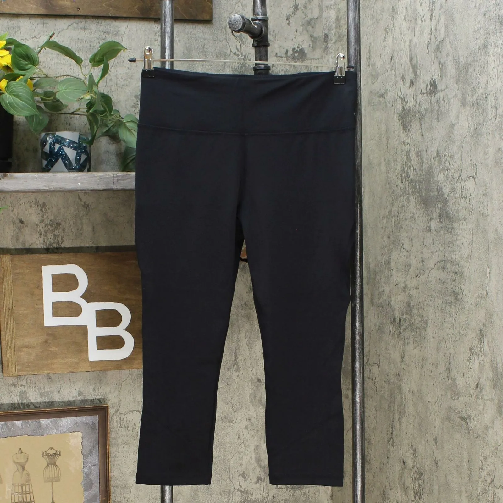 Kirkland Signature Women's Reflective Cropped Tight Leggings