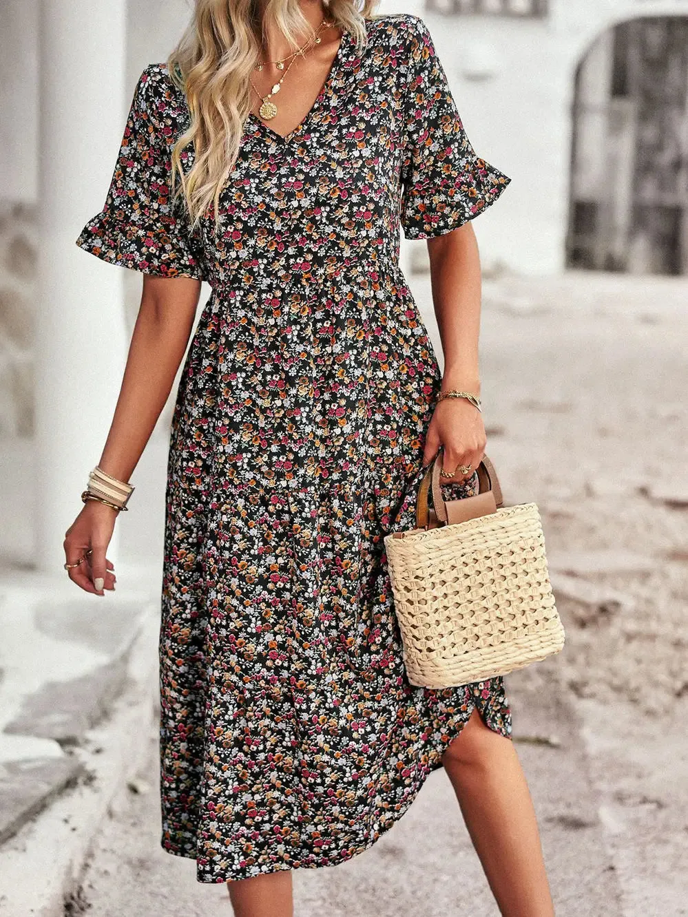 Layla™ - Chic V-Neck Floral Dress