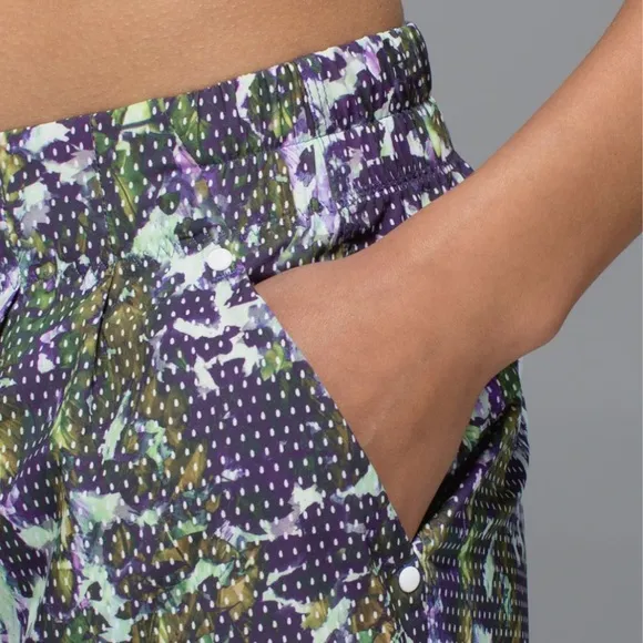 Lululemon green purple white floral sport spring break away drawstring shorts