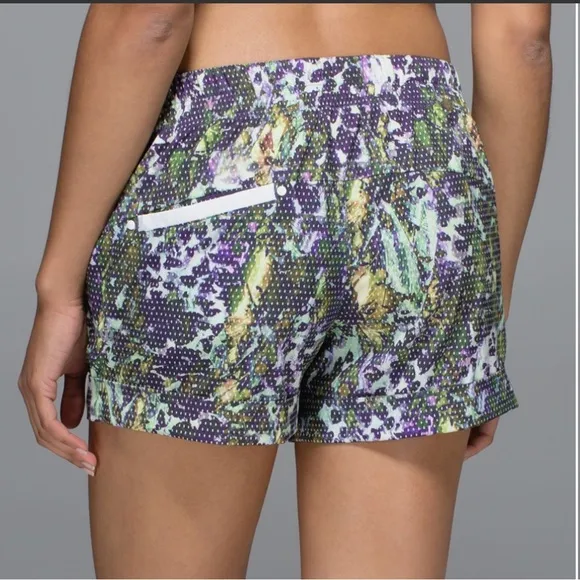 Lululemon green purple white floral sport spring break away drawstring shorts