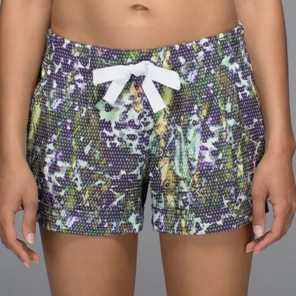 Lululemon green purple white floral sport spring break away drawstring shorts