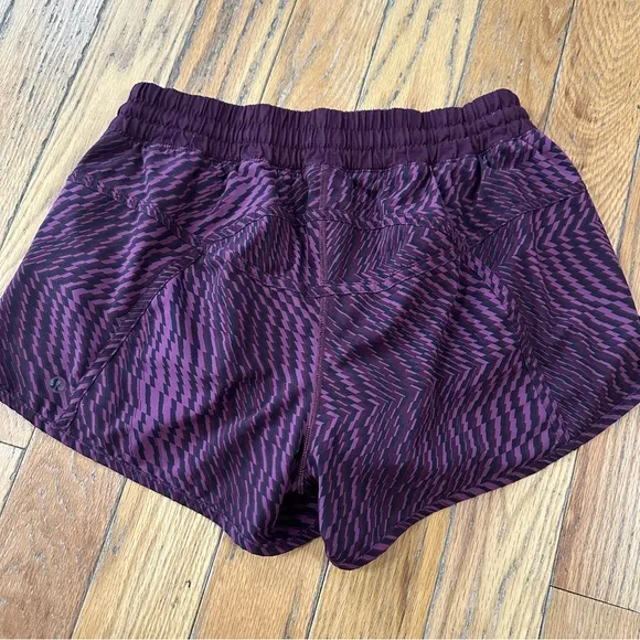 Lululemon Tracker Short III in Shifted Horizon Red Grape Black Size 10