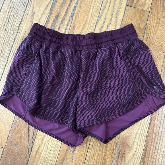Lululemon Tracker Short III in Shifted Horizon Red Grape Black Size 10