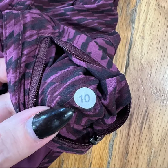 Lululemon Tracker Short III in Shifted Horizon Red Grape Black Size 10