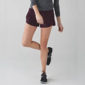 Lululemon Tracker Short III in Shifted Horizon Red Grape Black Size 10
