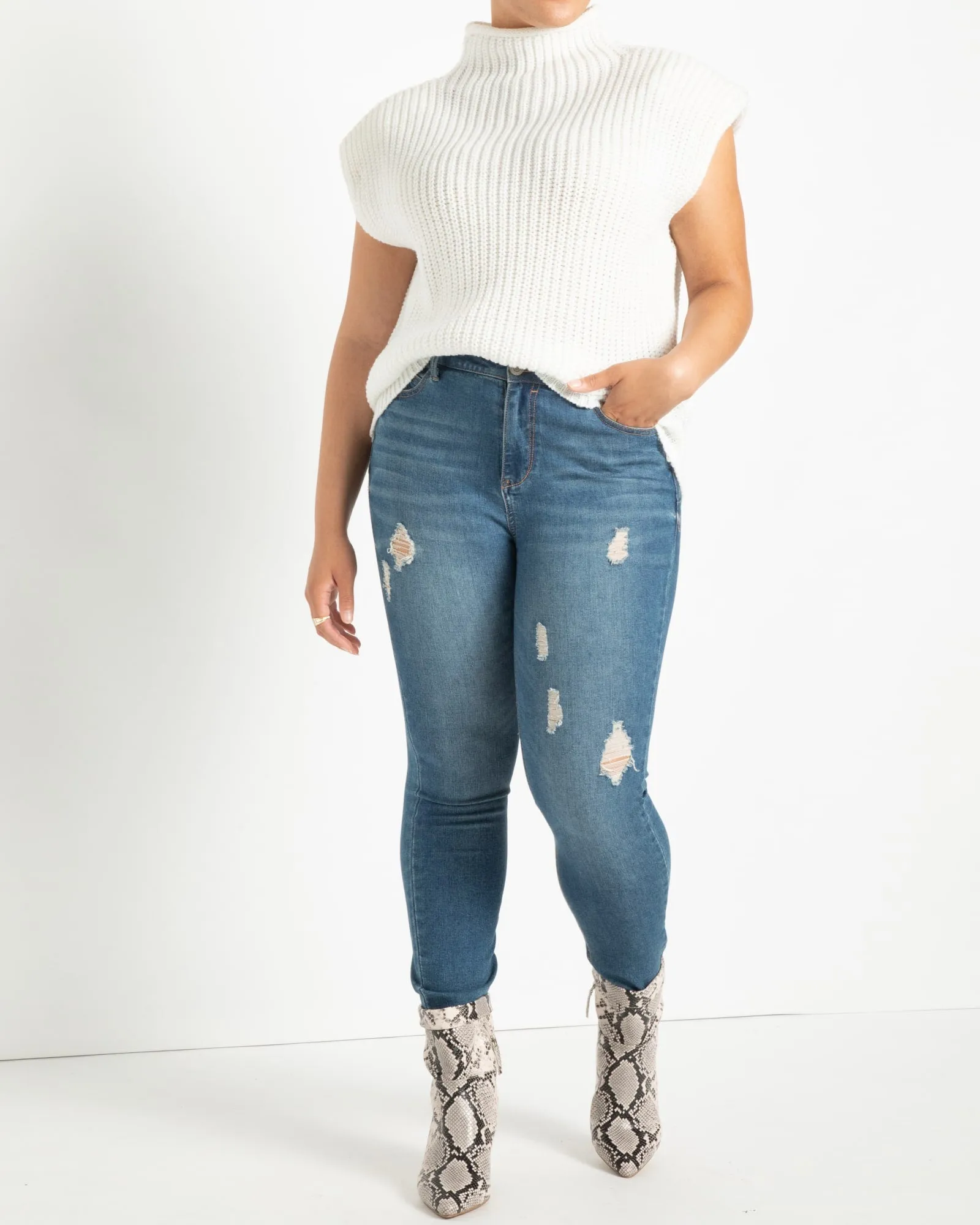 Luna Strong Shoulder Turtleneck | Soft White