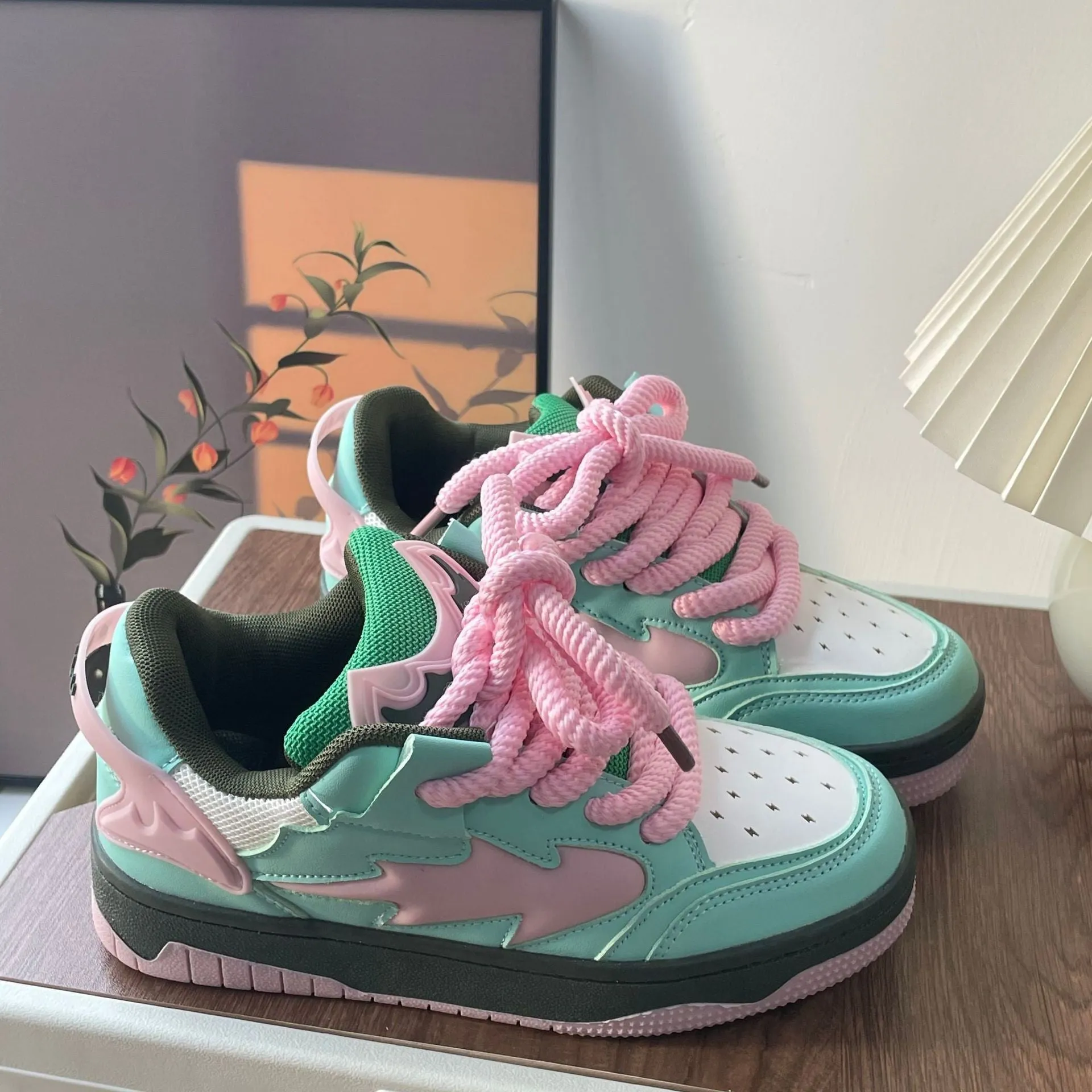Men And Women Distressed Sneaker