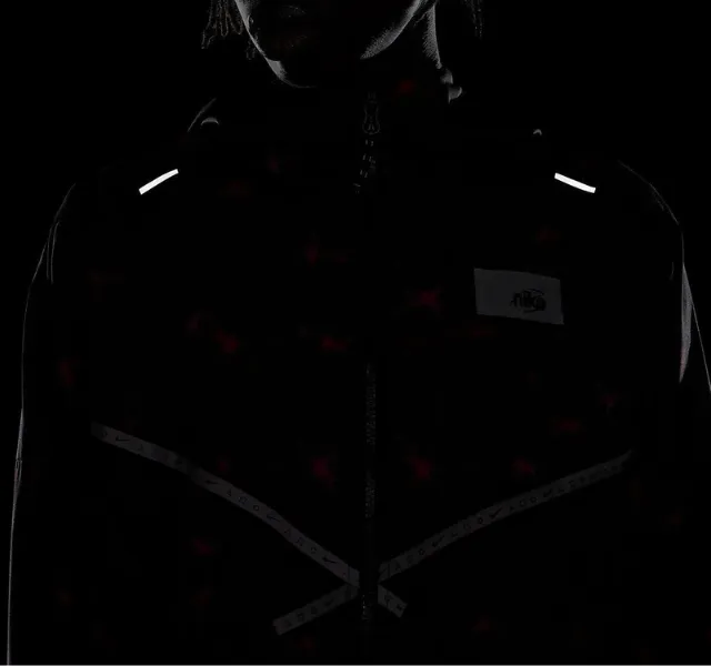 Nike D.Y.E UV Windrunner Running Jacket - Black/Pink