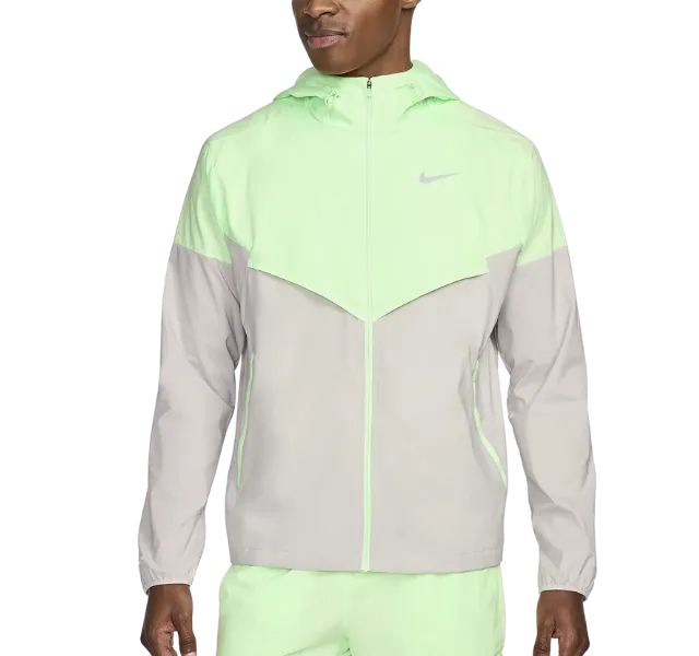Nike Miler T-Shirt - Windrunner -  Challenger Shorts Outfit - Vapour Green