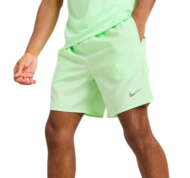 Nike Miler T-Shirt - Windrunner -  Challenger Shorts Outfit - Vapour Green