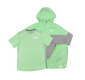 Nike Miler T-Shirt - Windrunner -  Challenger Shorts Outfit - Vapour Green