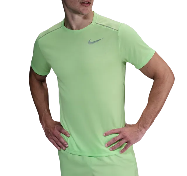 Nike Miler T-Shirt - Windrunner -  Challenger Shorts Outfit - Vapour Green