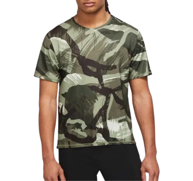 Nike Miler T-Shirt - Windrunner - Flex Stride Shorts Outfit - Oil Green Camo/Smoke Grey