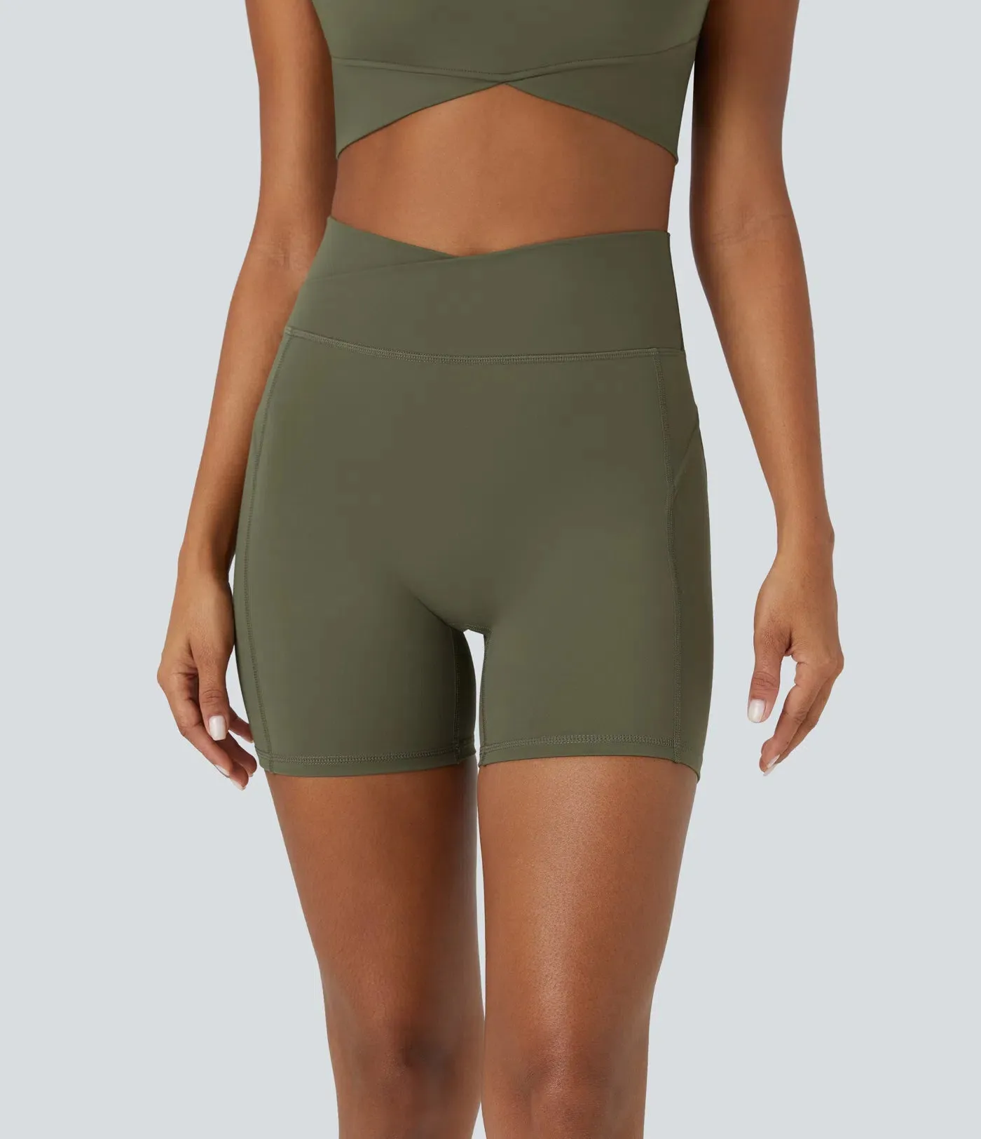 Plush High-Waisted Crossover Yoga Biker Shorts – Ruched Design (5”)