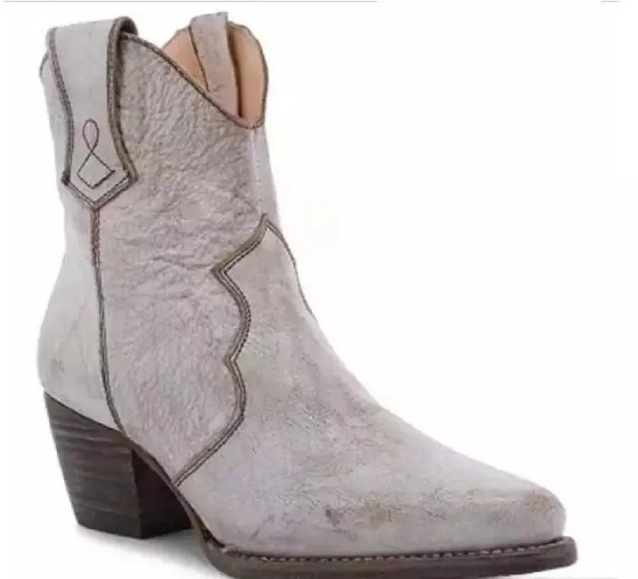 Relaxed and supportive orthopedic Boots