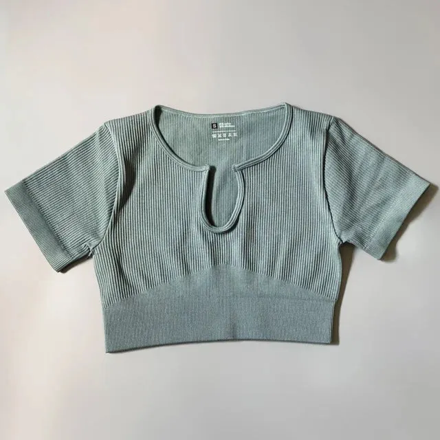 Ribbed Seamless Yoga Shirt for Women - Short Sleeve Crop Top