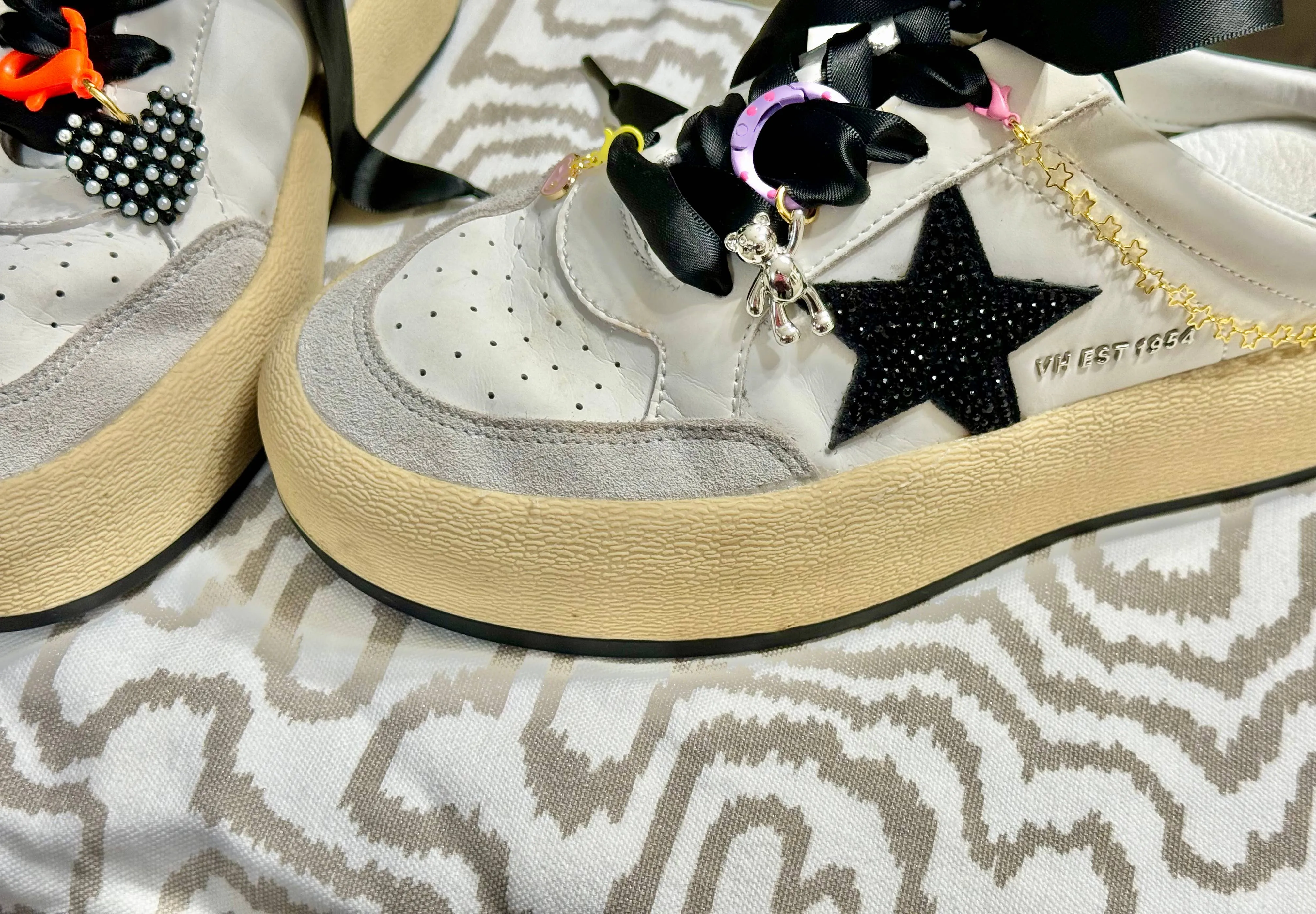 Shoe Charms Trendy Sneaker Jewels Shoelaces & Charms Set
