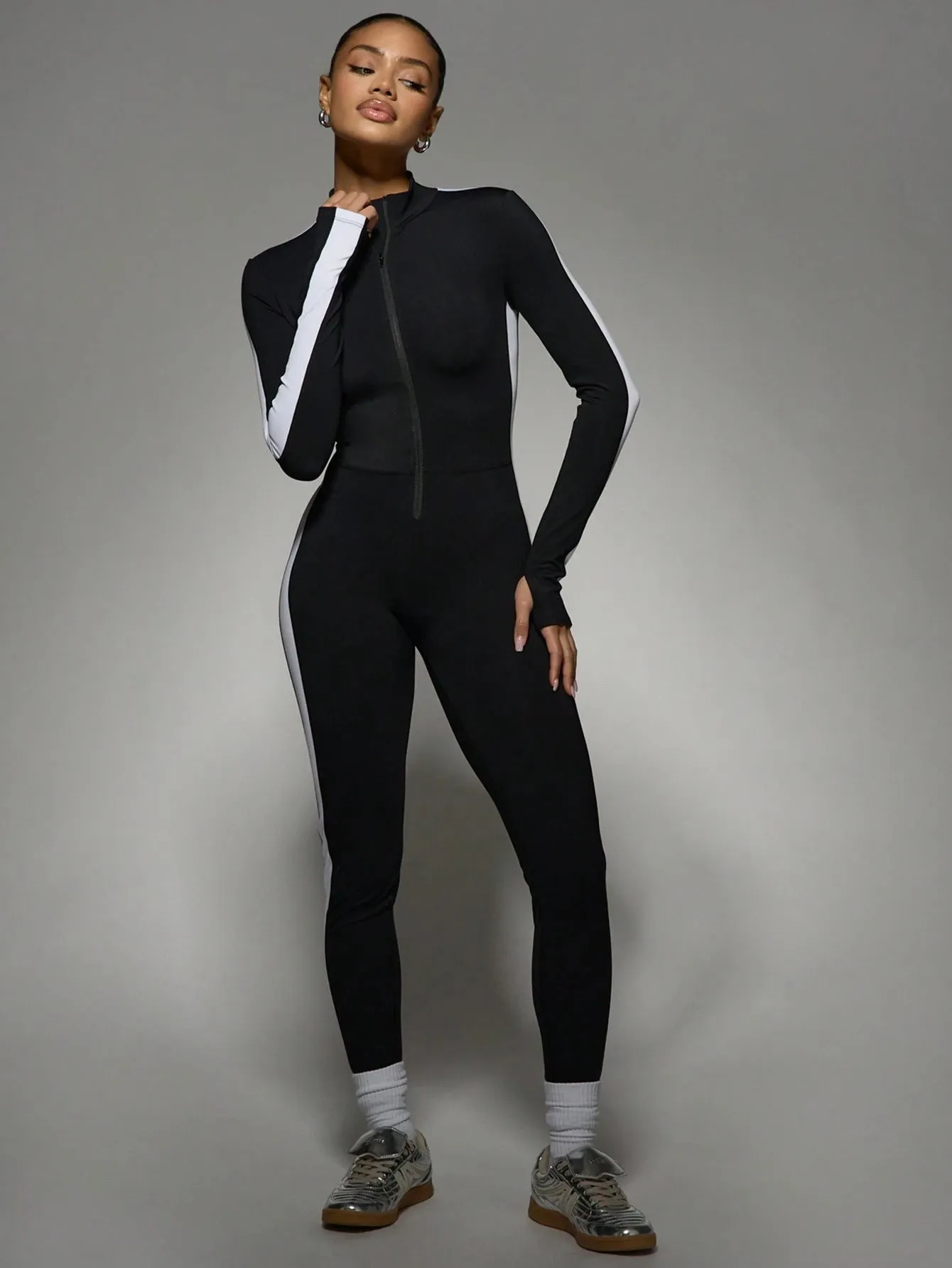 Sleek Long-Sleeve High-Neck Zip Jumpsuit – Sporty & Chic Style