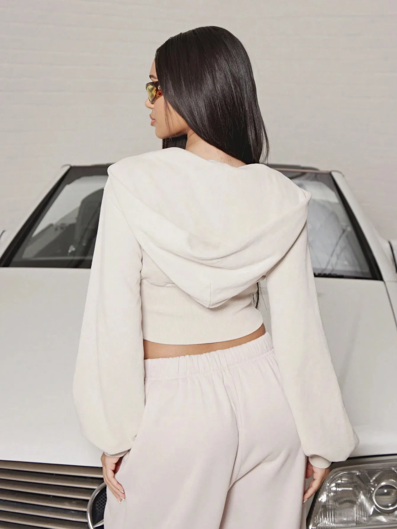 Stylish Zip-Up Fitted Sweatshirt for Women | Trendy & Comfortable