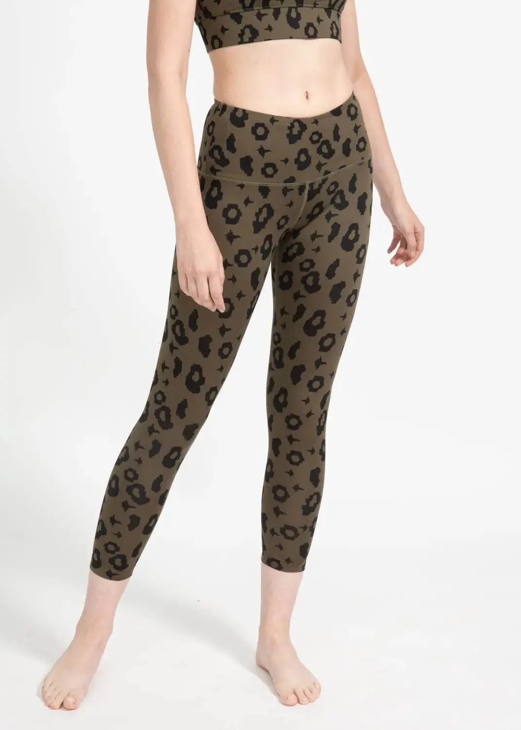 Surf & Yoga Leggings mit Green Leopard Print