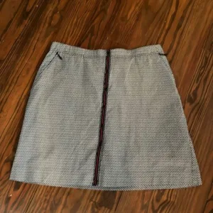 Tail Activewear SKORT. Two front pockets and one back pocket. Zip up.