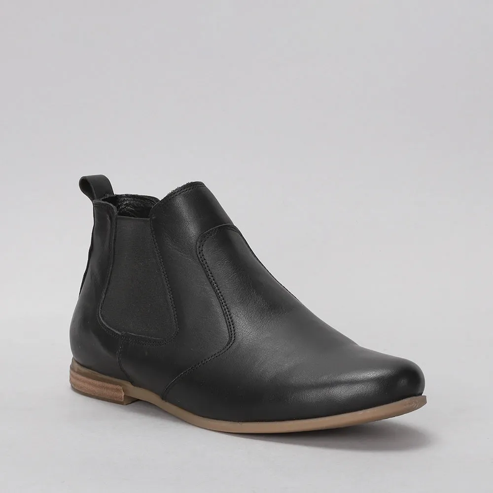 Tasman - Black