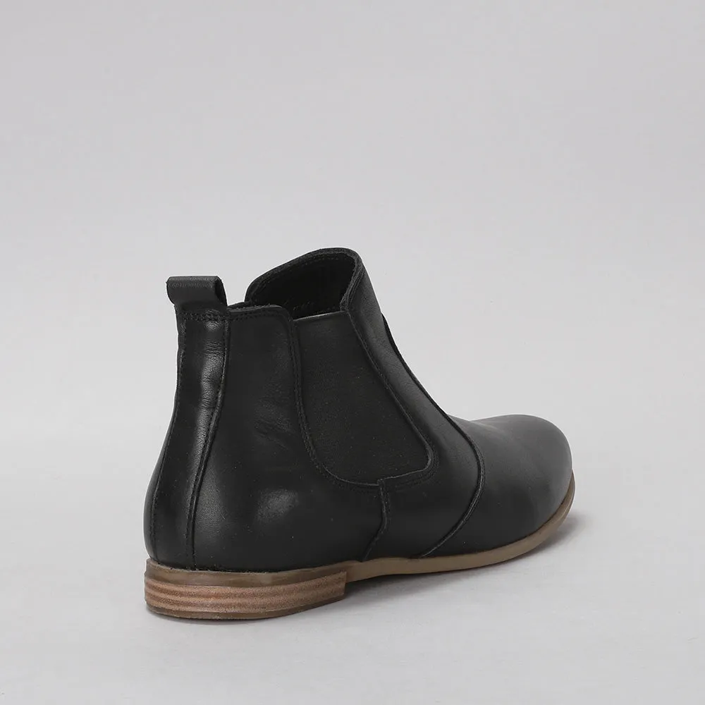 Tasman - Black