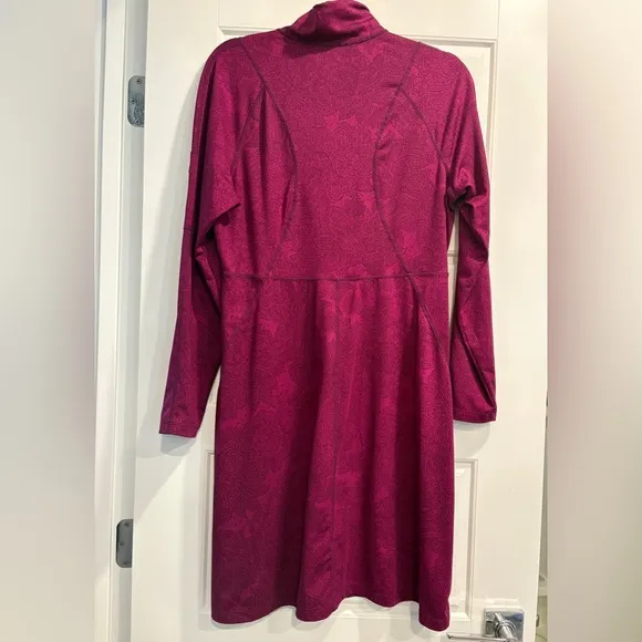 Title Nine Dream Dress Long Sleeve 1/4 Zip Womens Large Magenta Paisley Floral