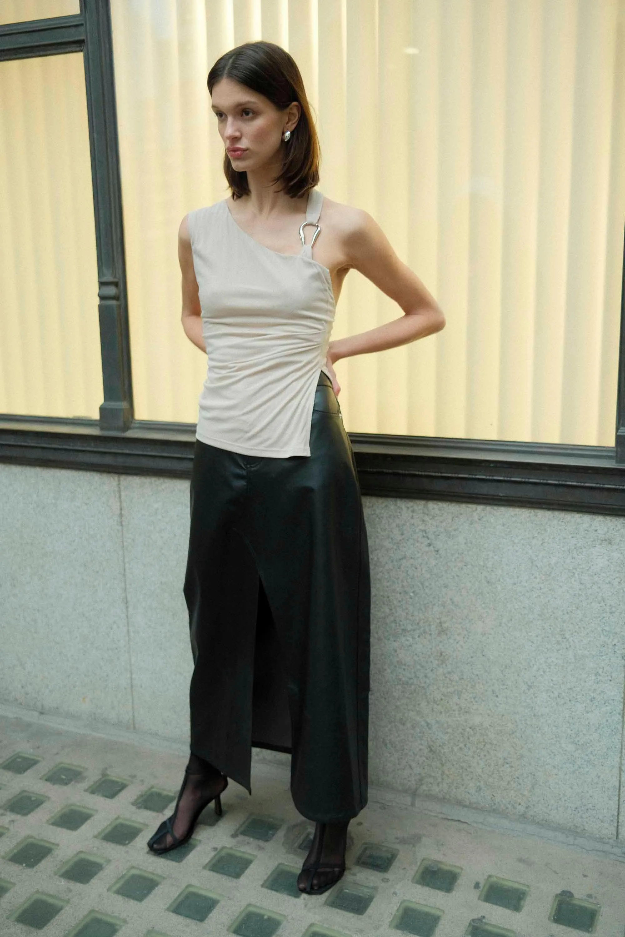 VAGABOND PU JEAN SKIRT | BLACK